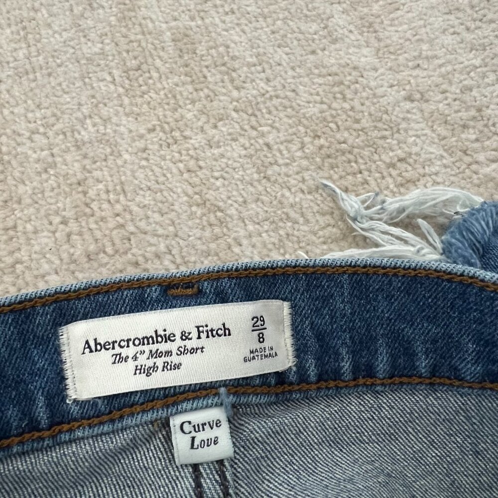 Abercrombie & Fitch Curve Love 4" High Rise Mom Jeans Denim Shorts 29/8 Blue - Picture 2 of 9
